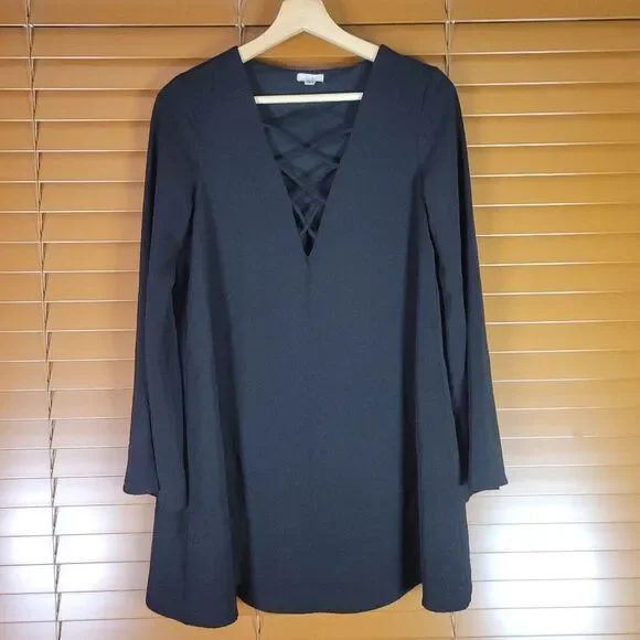 Ecoté (Anthropologie) Elegant Black V-Neck Lattice Dress - Picture 3 of 10